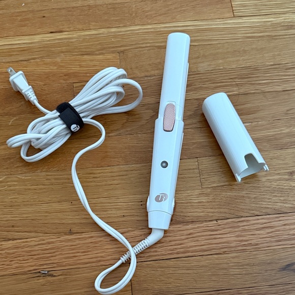 T3 SinglePass Compact Hair Styler - White and Rose Gold - Picture 3 of 5